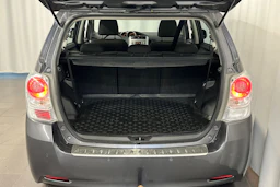harmaa Toyota Verso 2011 kuva 13.