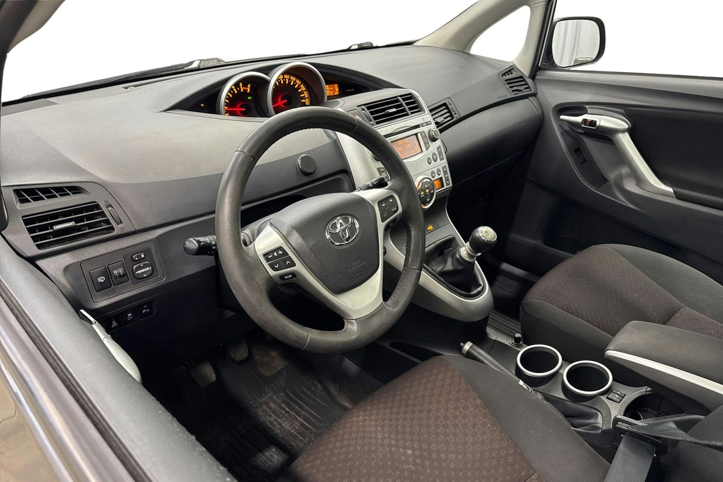met. harmaa Toyota Verso 2011 kuva 7.