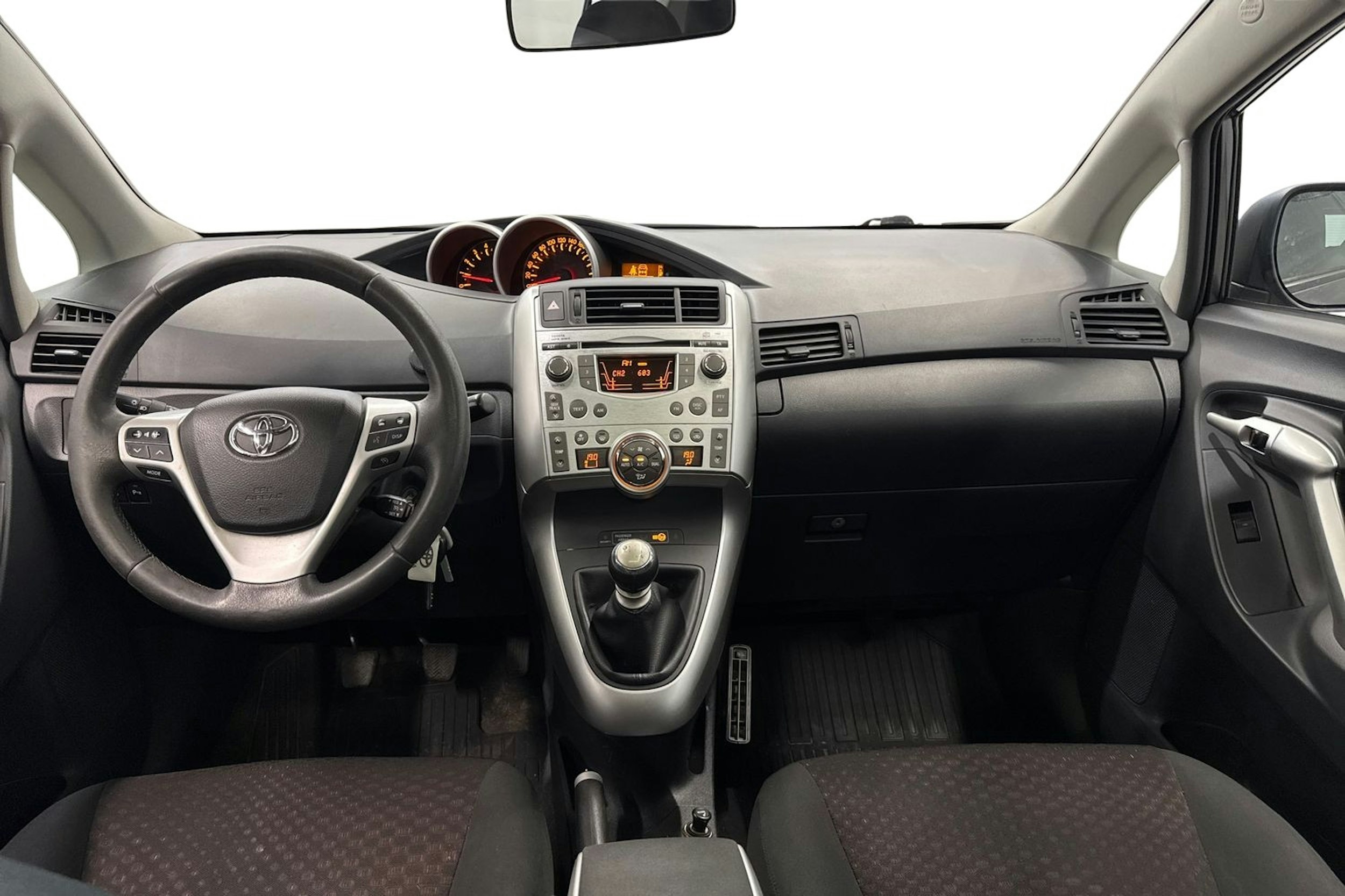 met. harmaa Toyota Verso 2011 kuva 9.