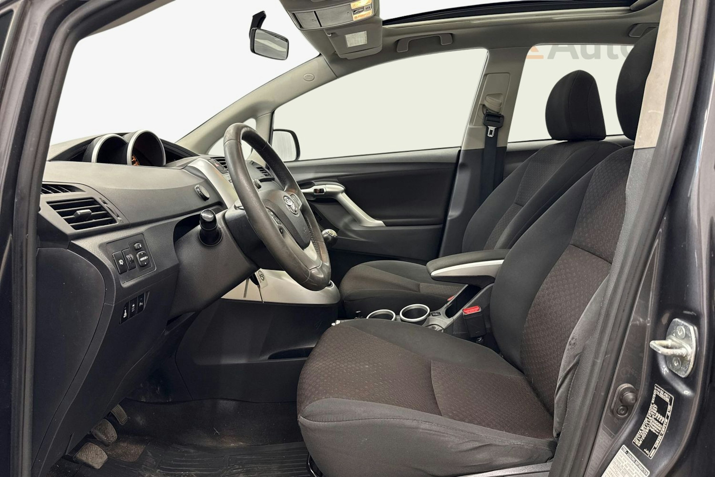 met. harmaa Toyota Verso 2011 kuva 11.