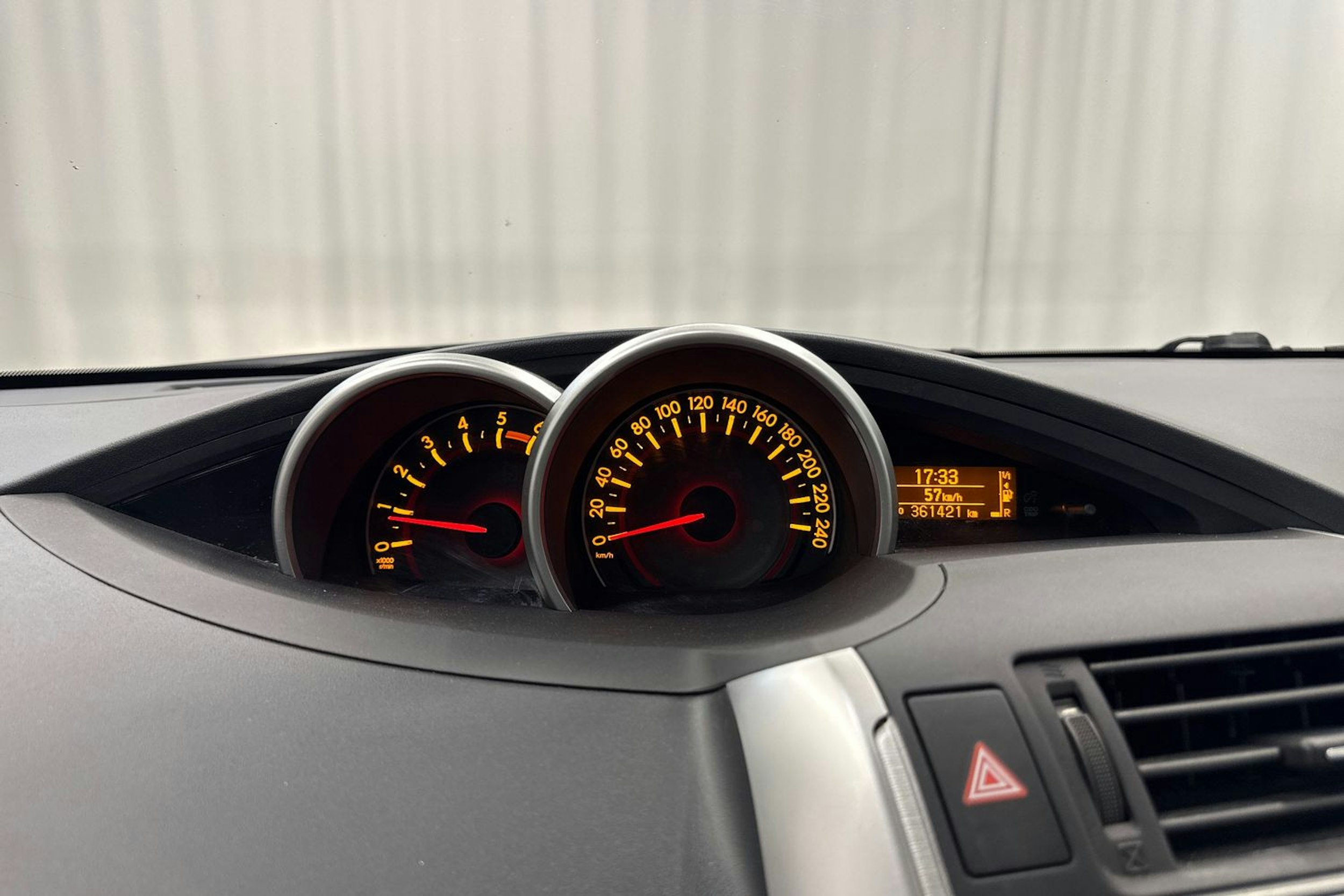 met. harmaa Toyota Verso 2011 kuva 17.