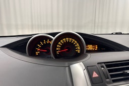 met. harmaa Toyota Verso 2011 kuva 17.