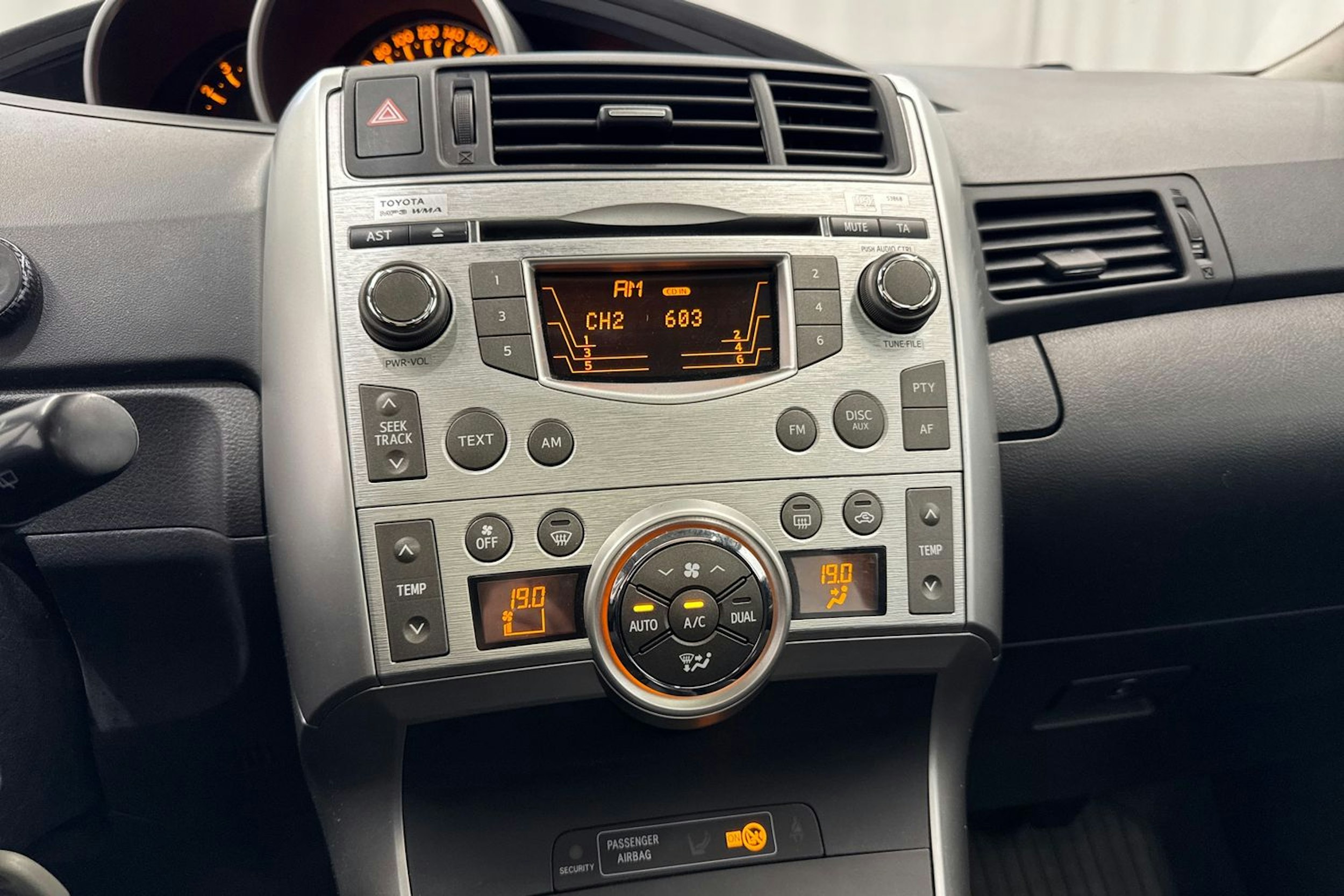 met. harmaa Toyota Verso 2011 kuva 18.