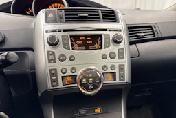 met. harmaa Toyota Verso 2011 kuva 18.
