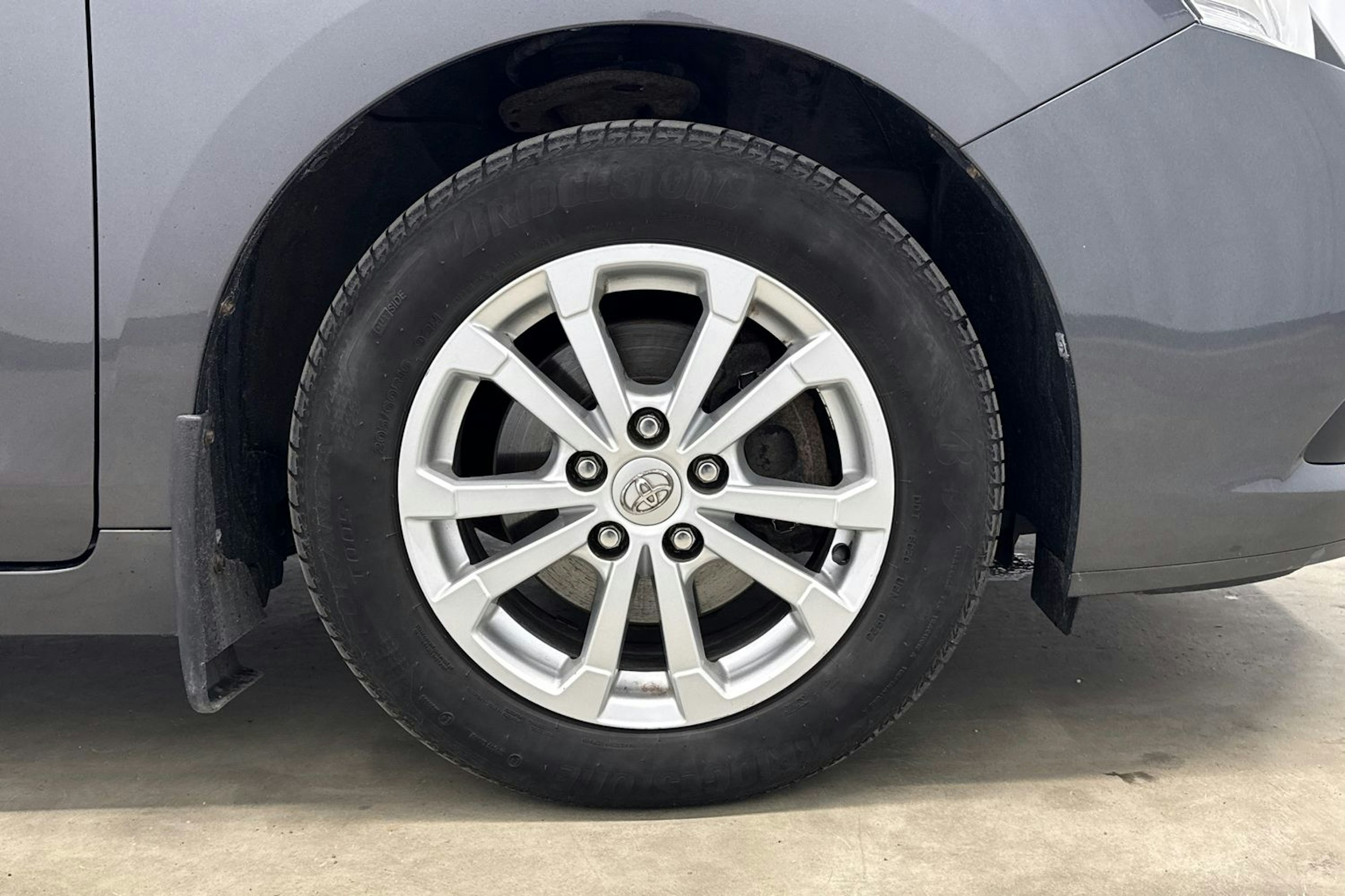 met. harmaa Toyota Verso 2011 kuva 25.
