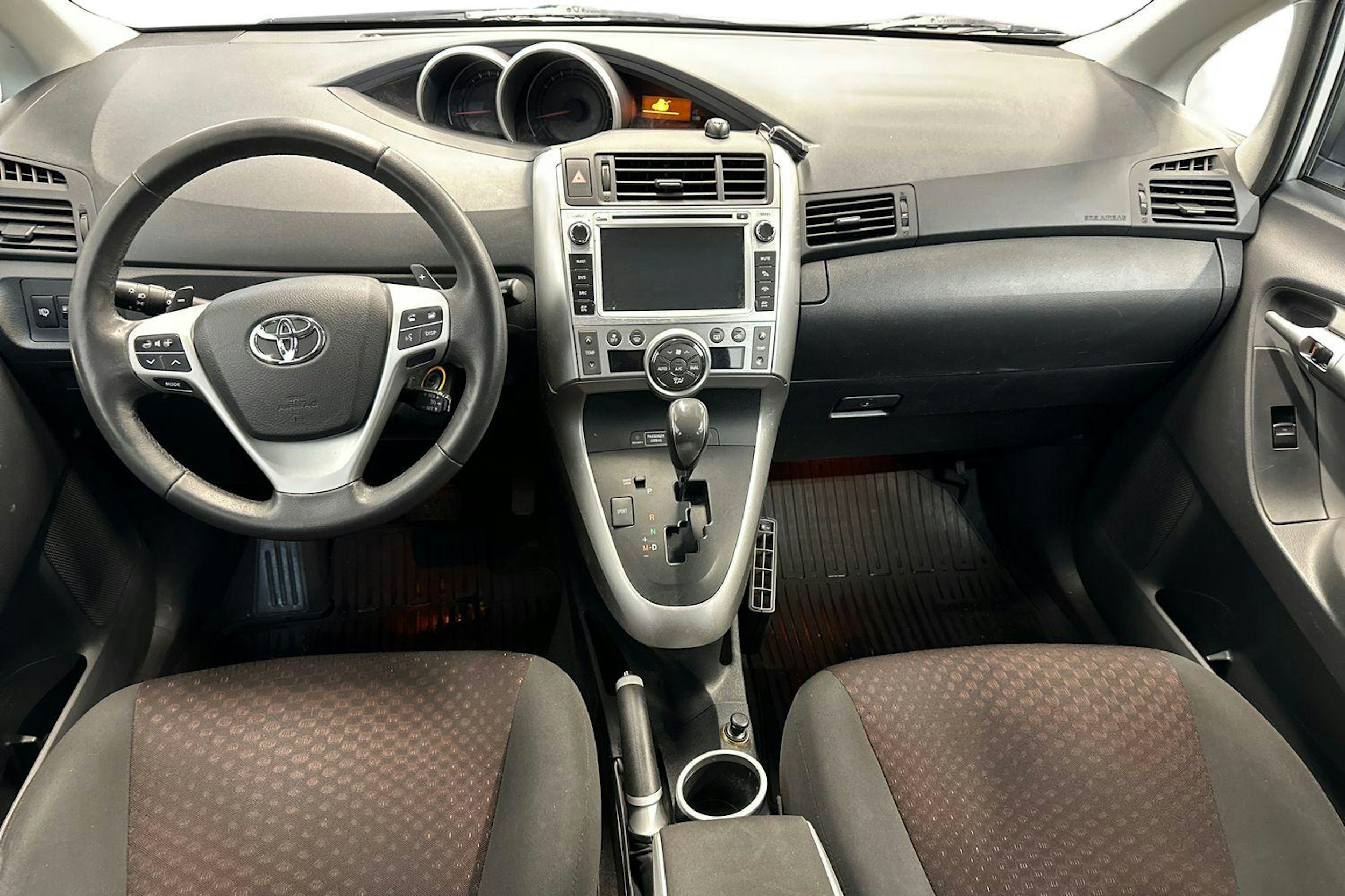 hopea Toyota Verso 2011 kuva 9.