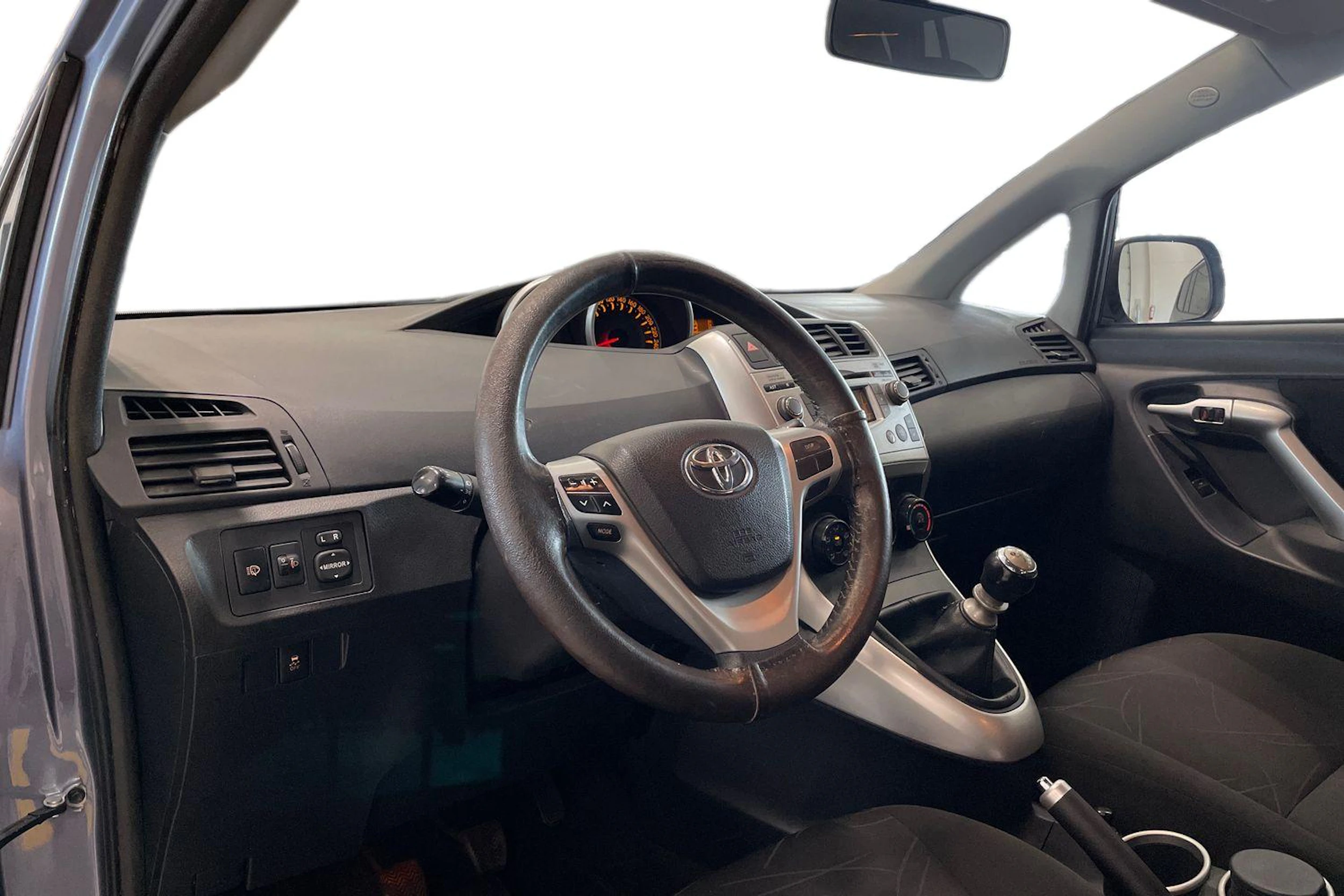 sininen Toyota Verso 2012 kuva 6.