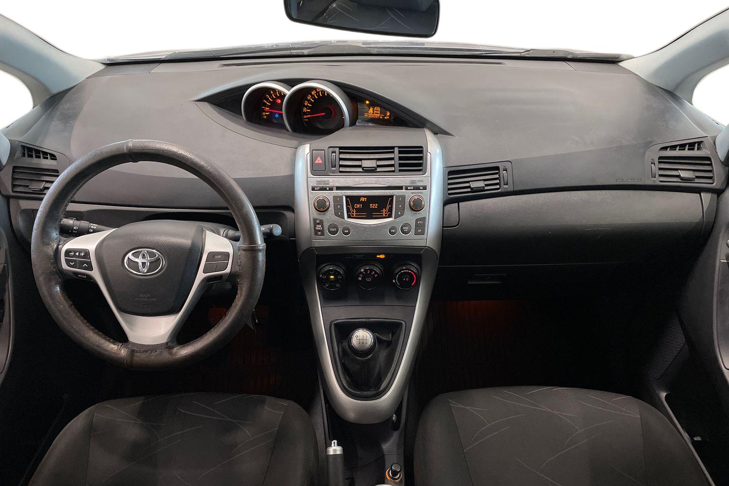 Toyota Verso 1,6 Valvematic Linea Terra 2012, kuva 7/22