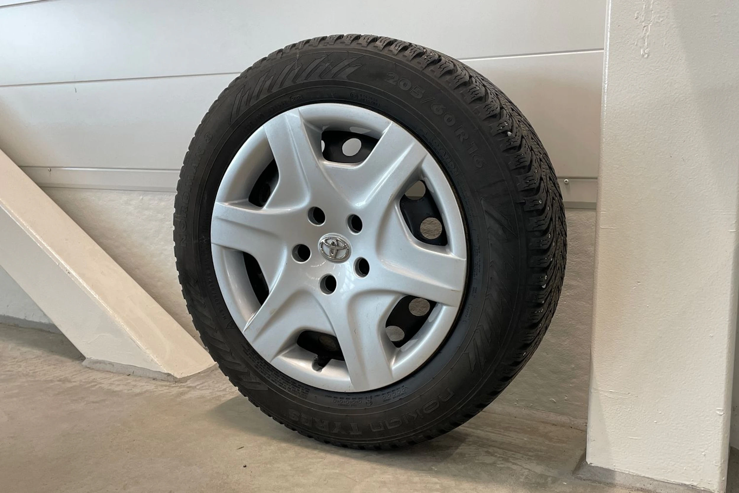 sininen Toyota Verso 2012 kuva 10.