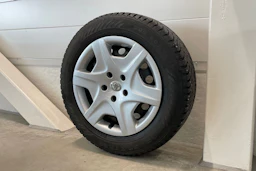 sininen Toyota Verso 2012 kuva 10.