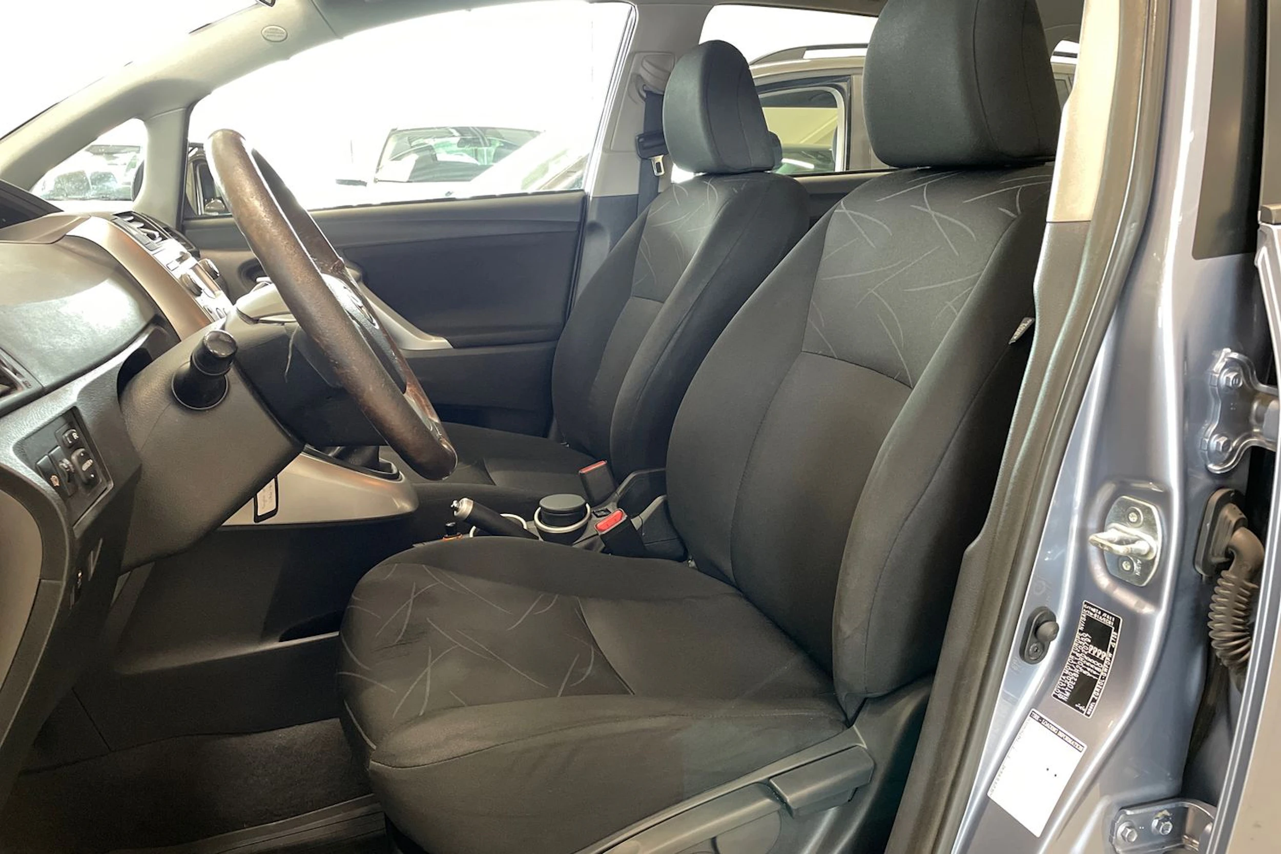 sininen Toyota Verso 2012 kuva 11.