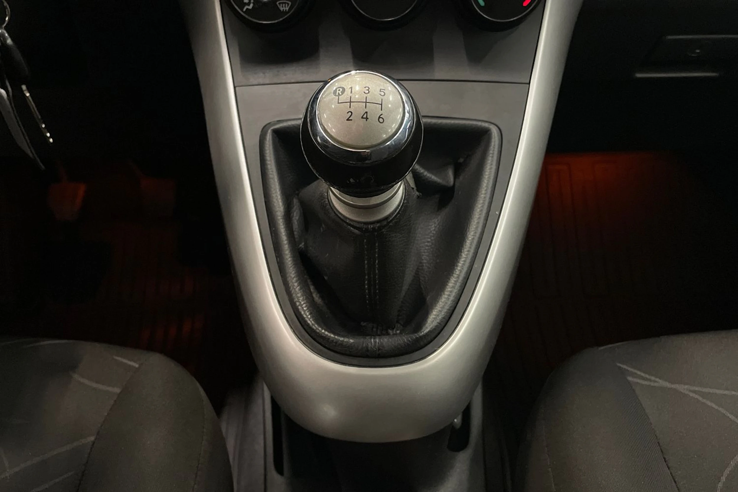 sininen Toyota Verso 2012 kuva 18.