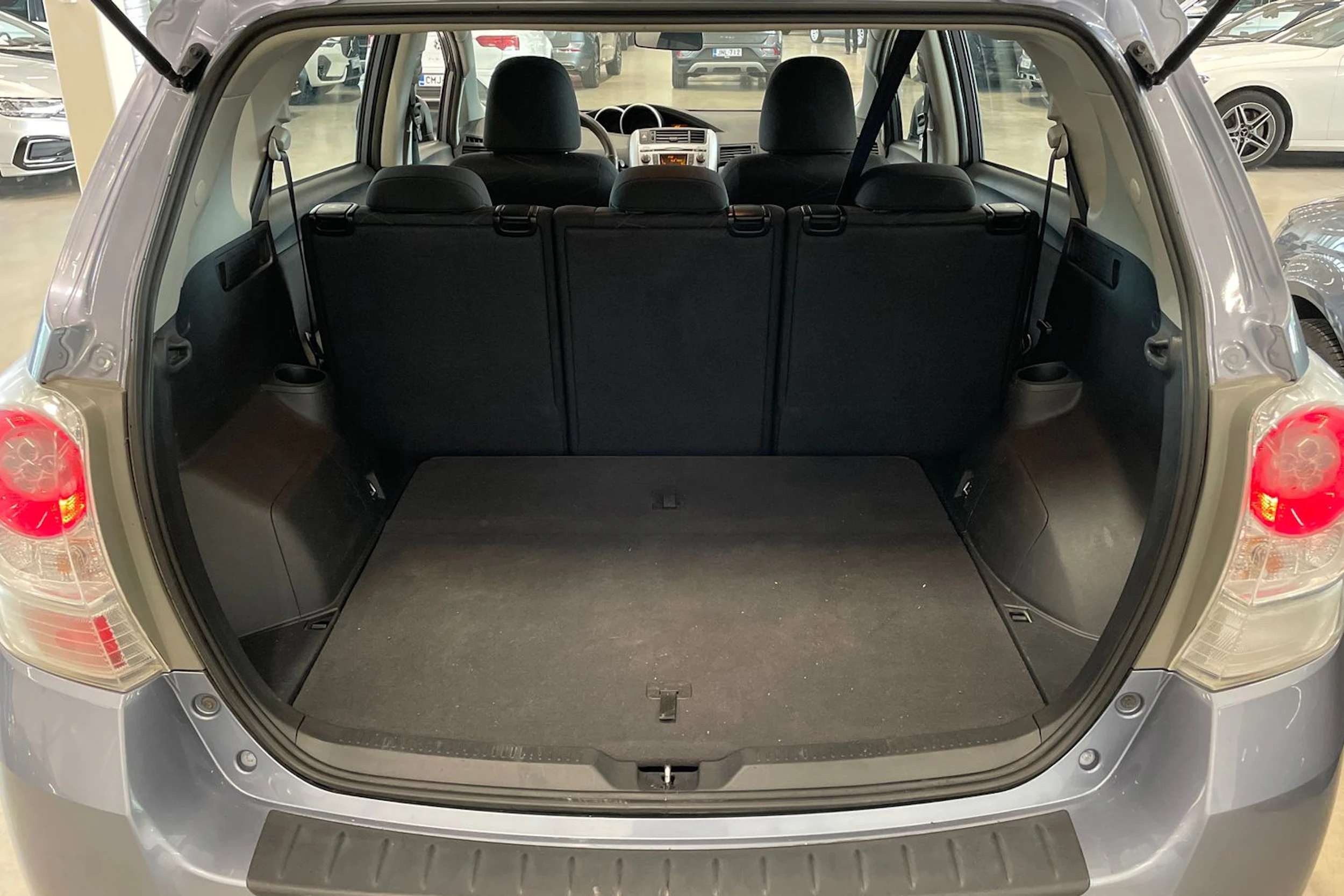 sininen Toyota Verso 2012 kuva 21.