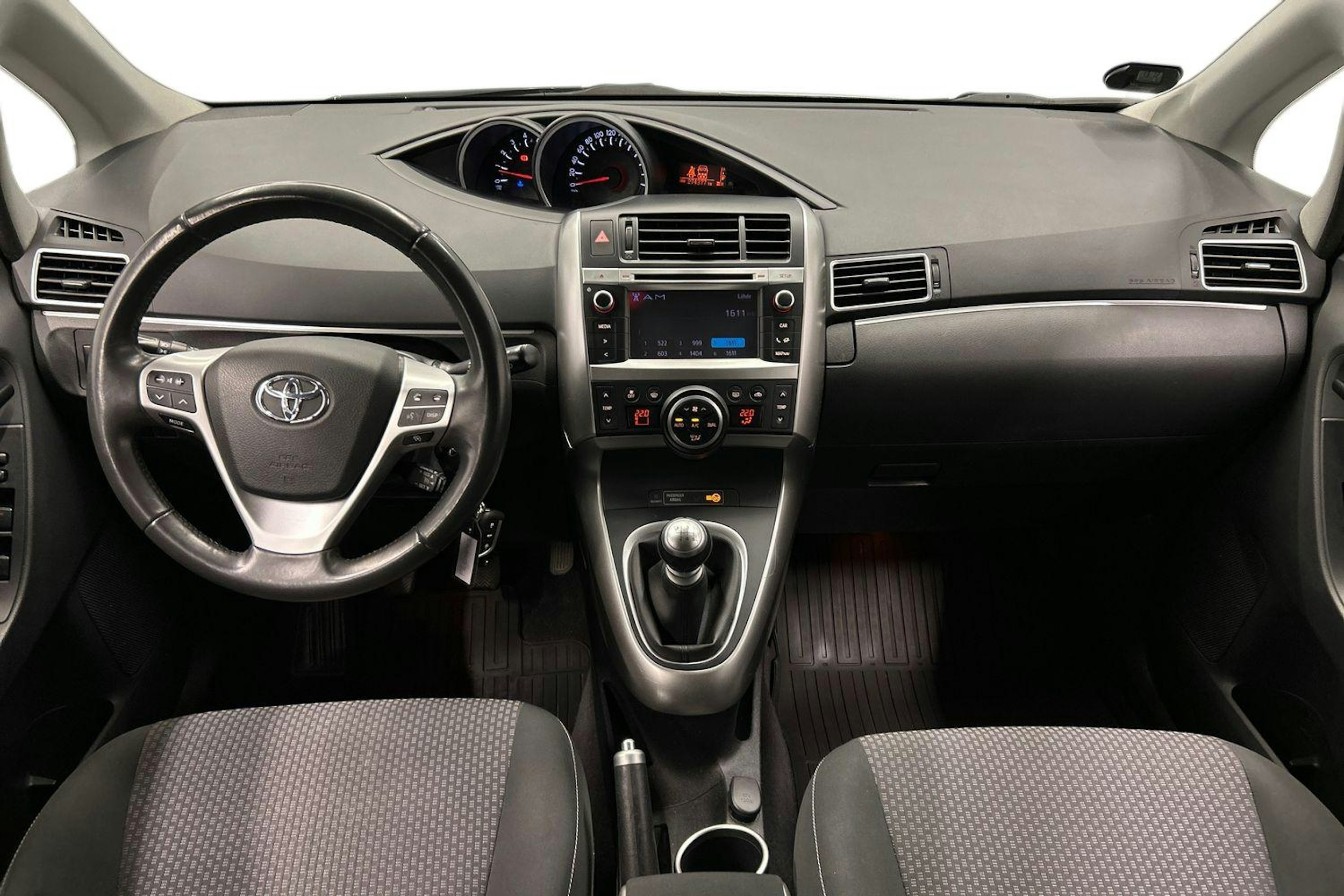 harmaa Toyota Verso 2013 kuva 7.