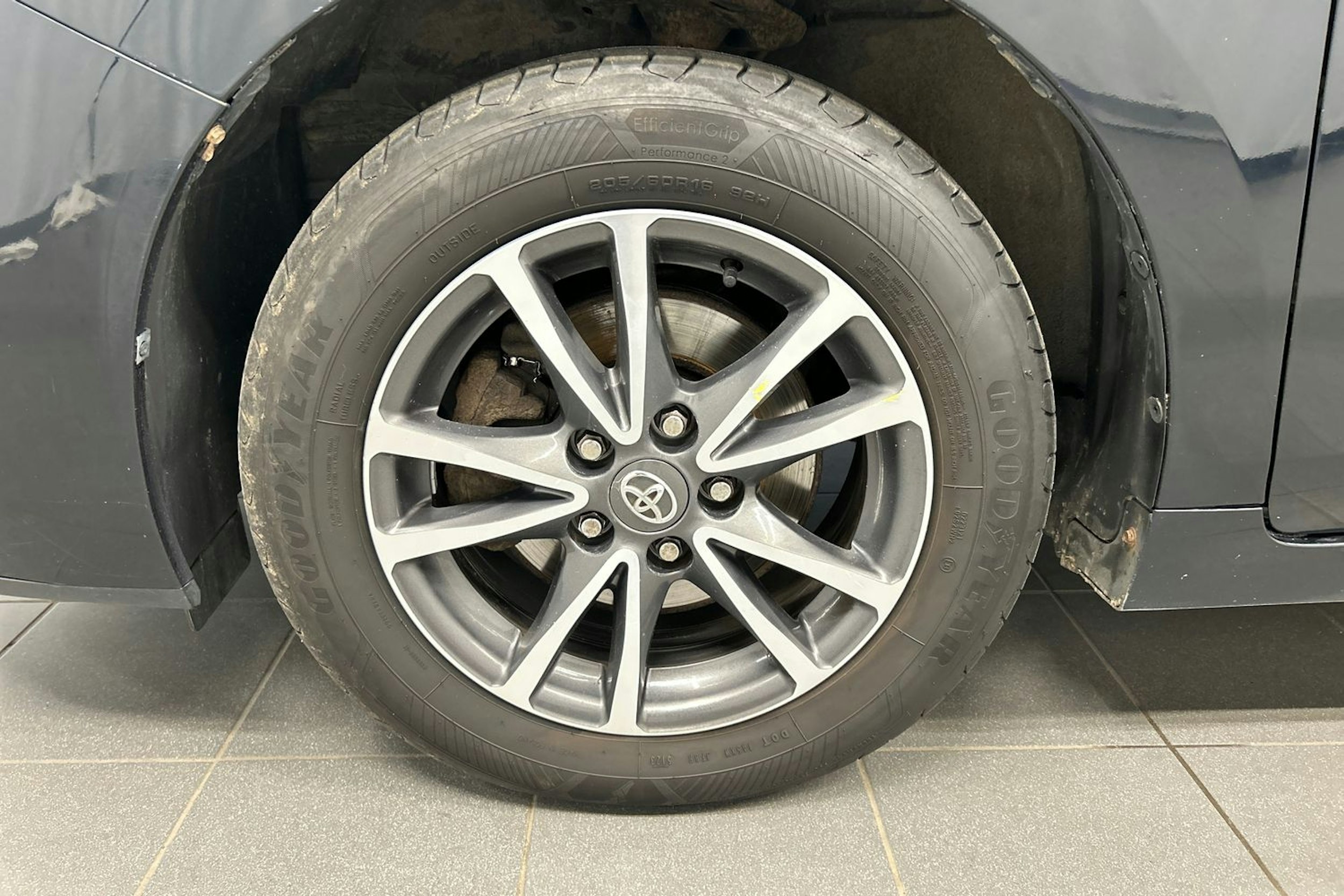 harmaa Toyota Verso 2013 kuva 9.