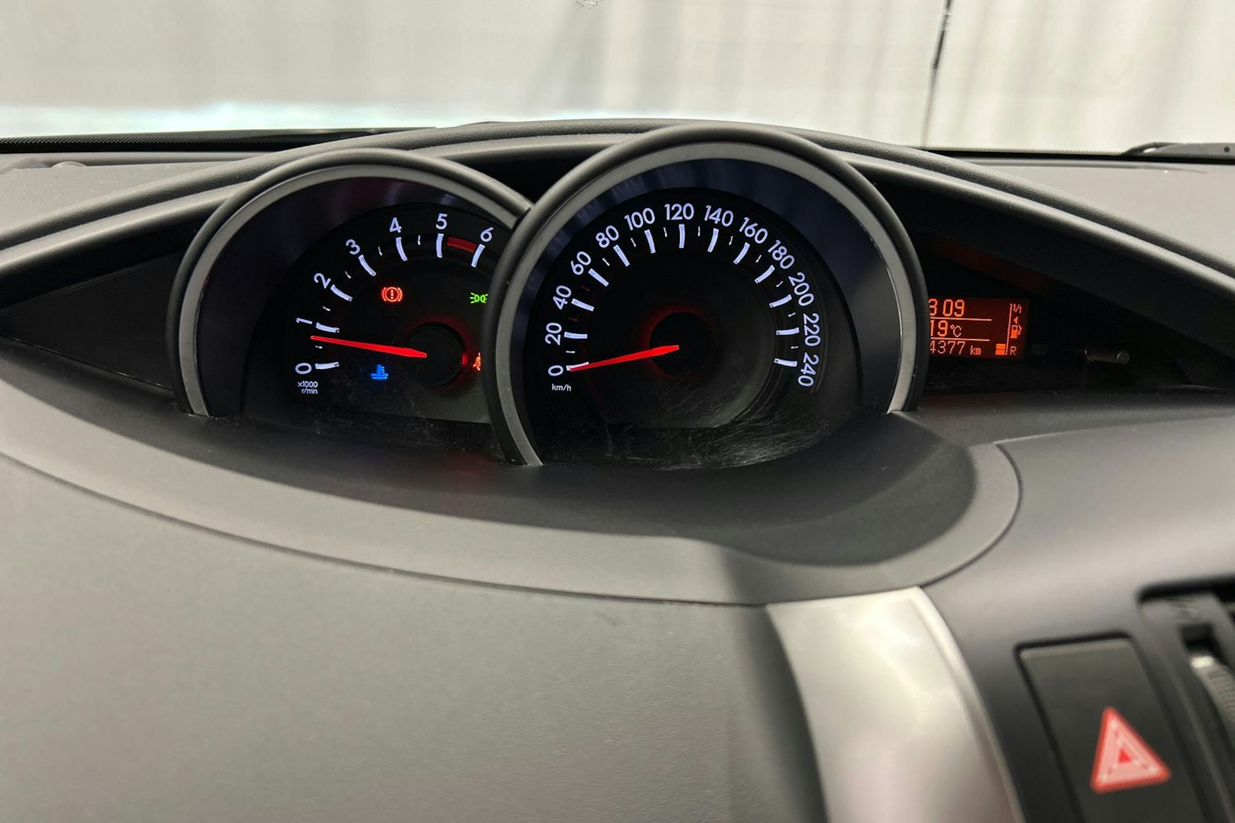 harmaa Toyota Verso 2013 kuva 15.