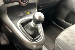 harmaa Toyota Verso 2013 kuva 23.