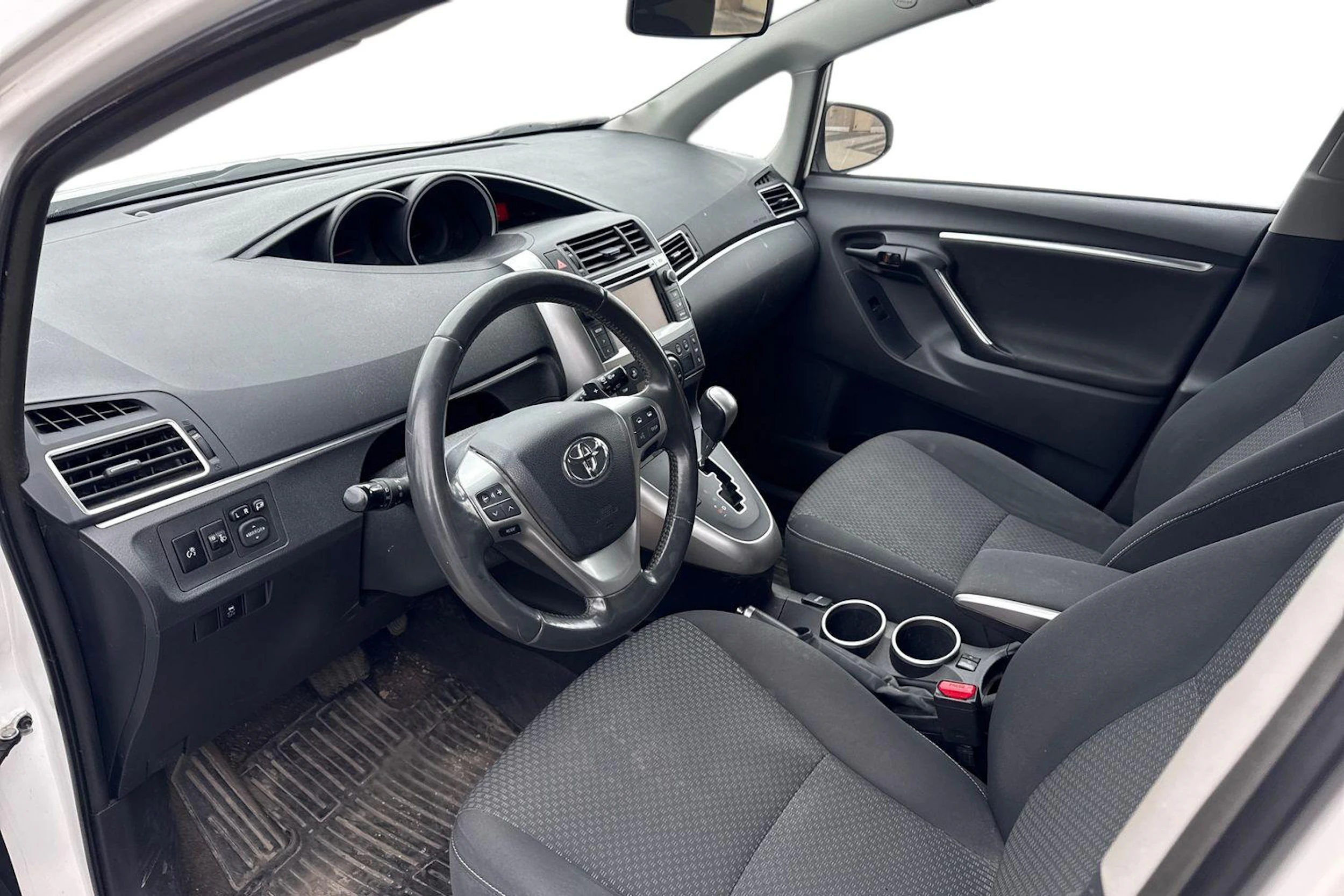 valkoinen Toyota Verso 2013 kuva 3.