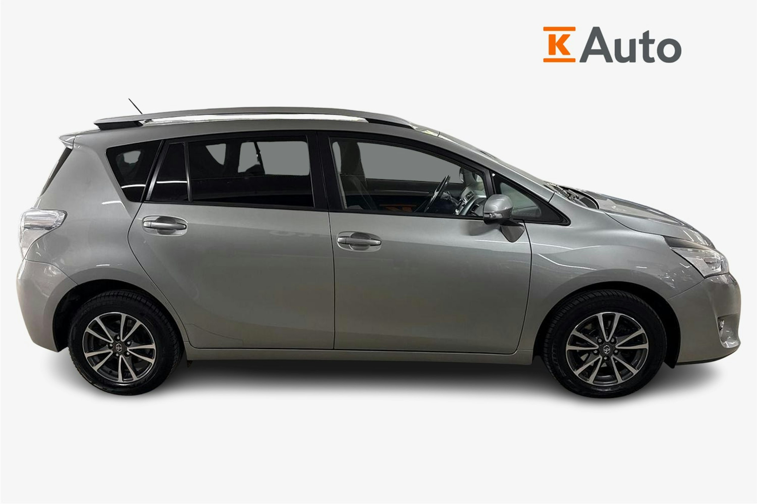 harmaa Toyota Verso 2013 kuva 6.