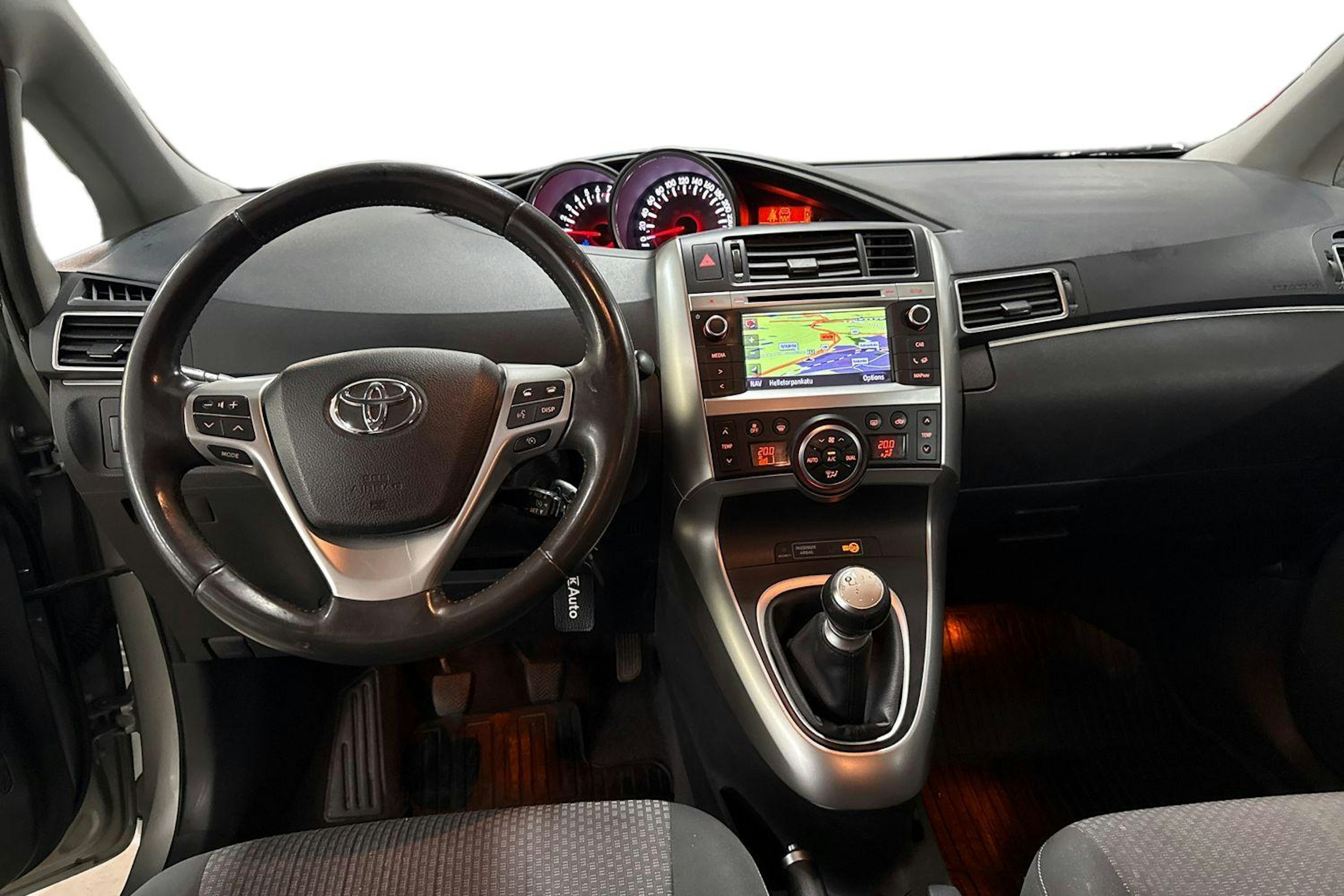 harmaa Toyota Verso 2013 kuva 9.