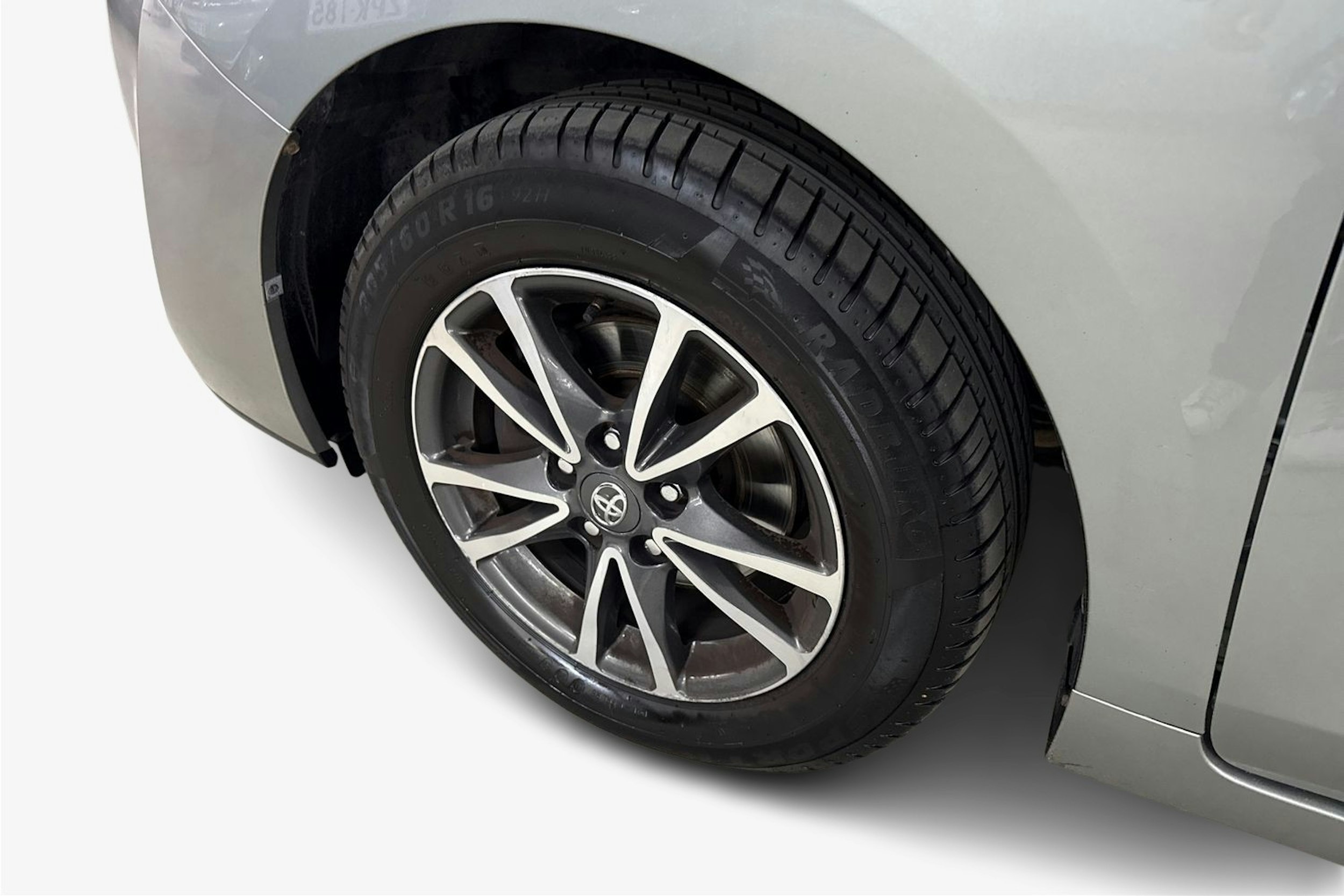 harmaa Toyota Verso 2013 kuva 11.