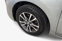 harmaa Toyota Verso 2013 kuva 11.