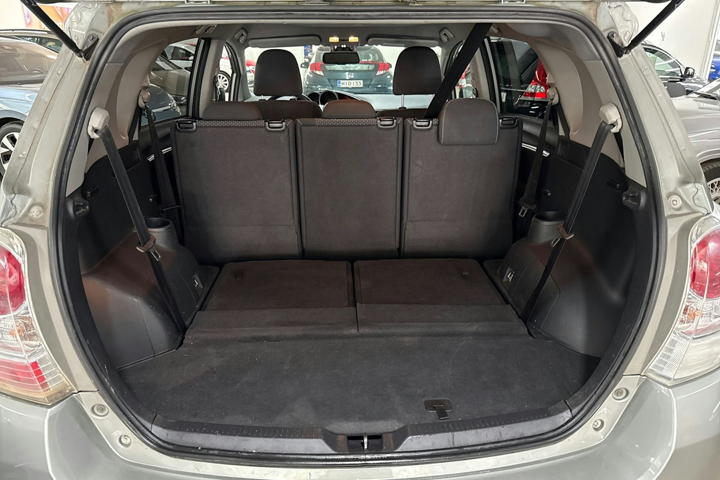 harmaa Toyota Verso 2013 kuva 14.