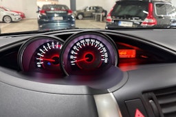 harmaa Toyota Verso 2013 kuva 17.