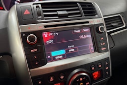 harmaa Toyota Verso 2013 kuva 18.