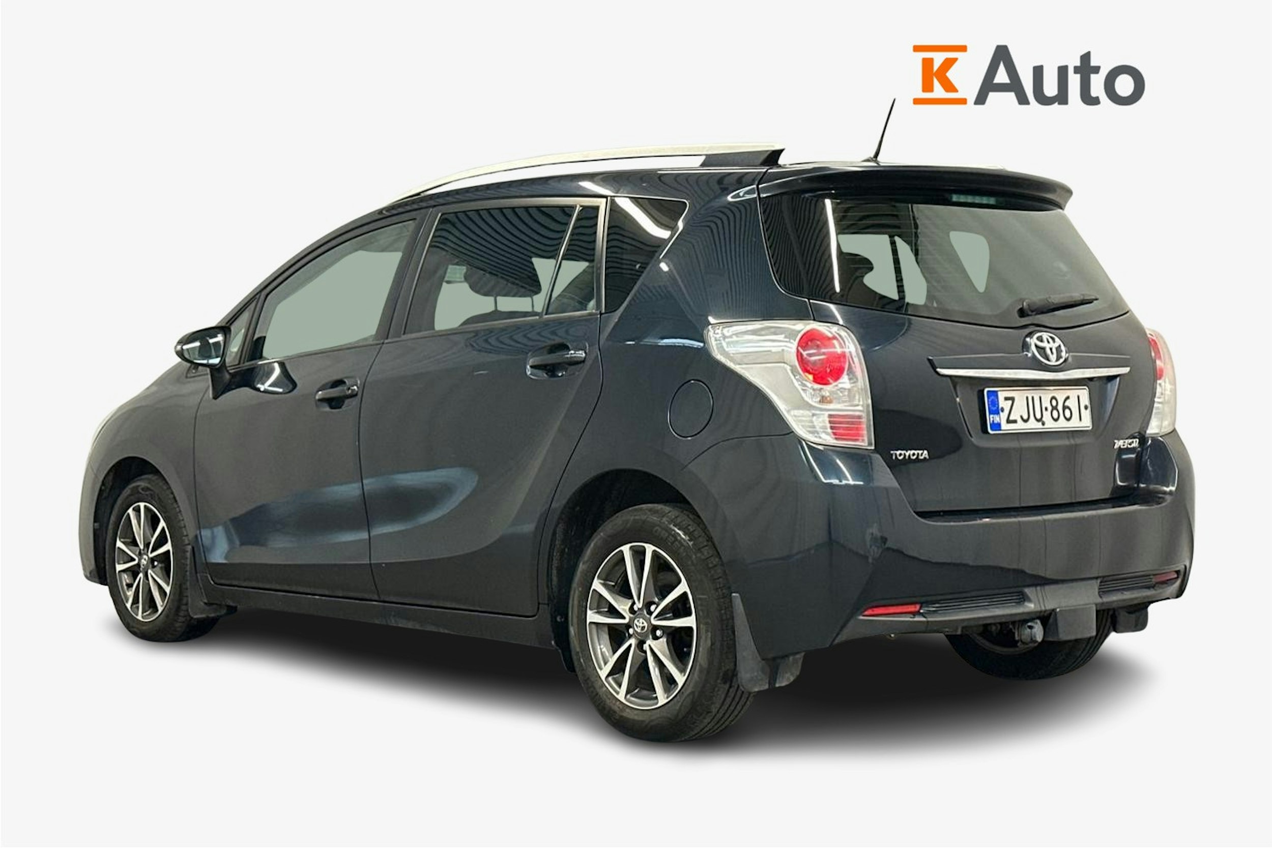 harmaa Toyota Verso 2013 kuva 2.