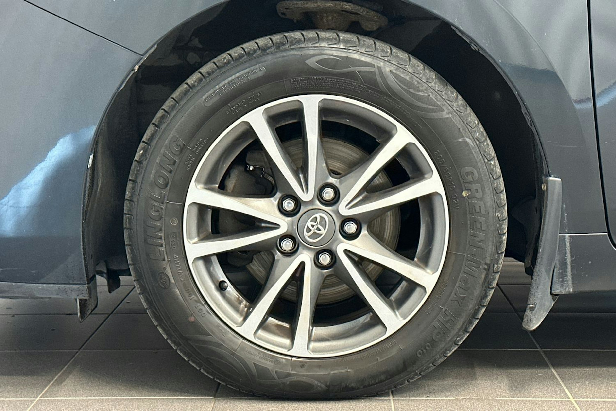 harmaa Toyota Verso 2013 kuva 11.