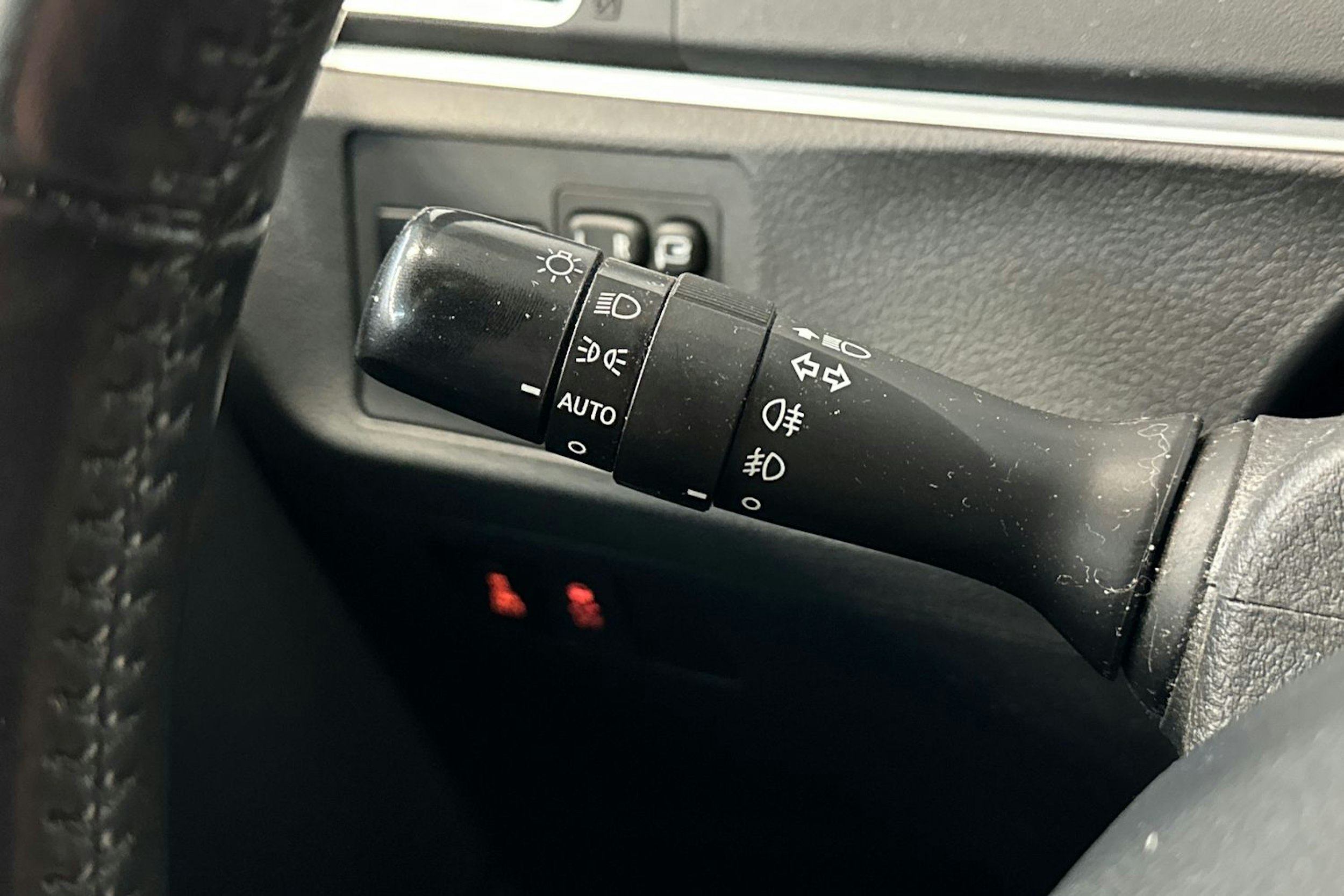 harmaa Toyota Verso 2013 kuva 16.