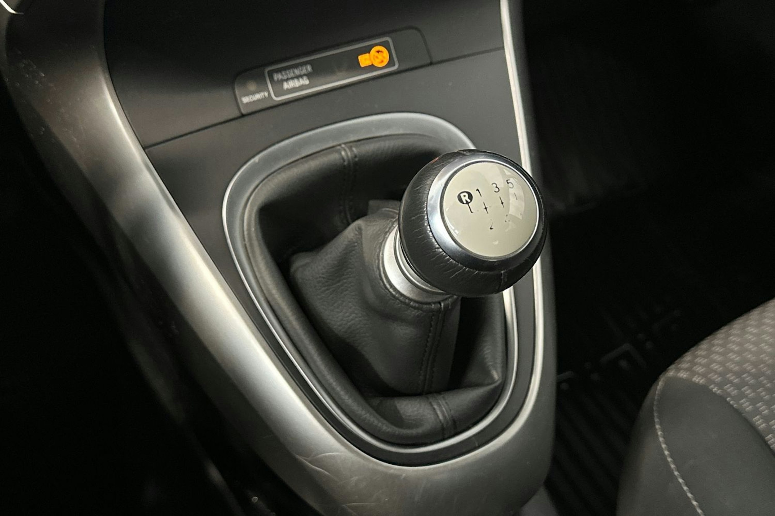 harmaa Toyota Verso 2013 kuva 22.