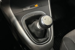 harmaa Toyota Verso 2013 kuva 22.