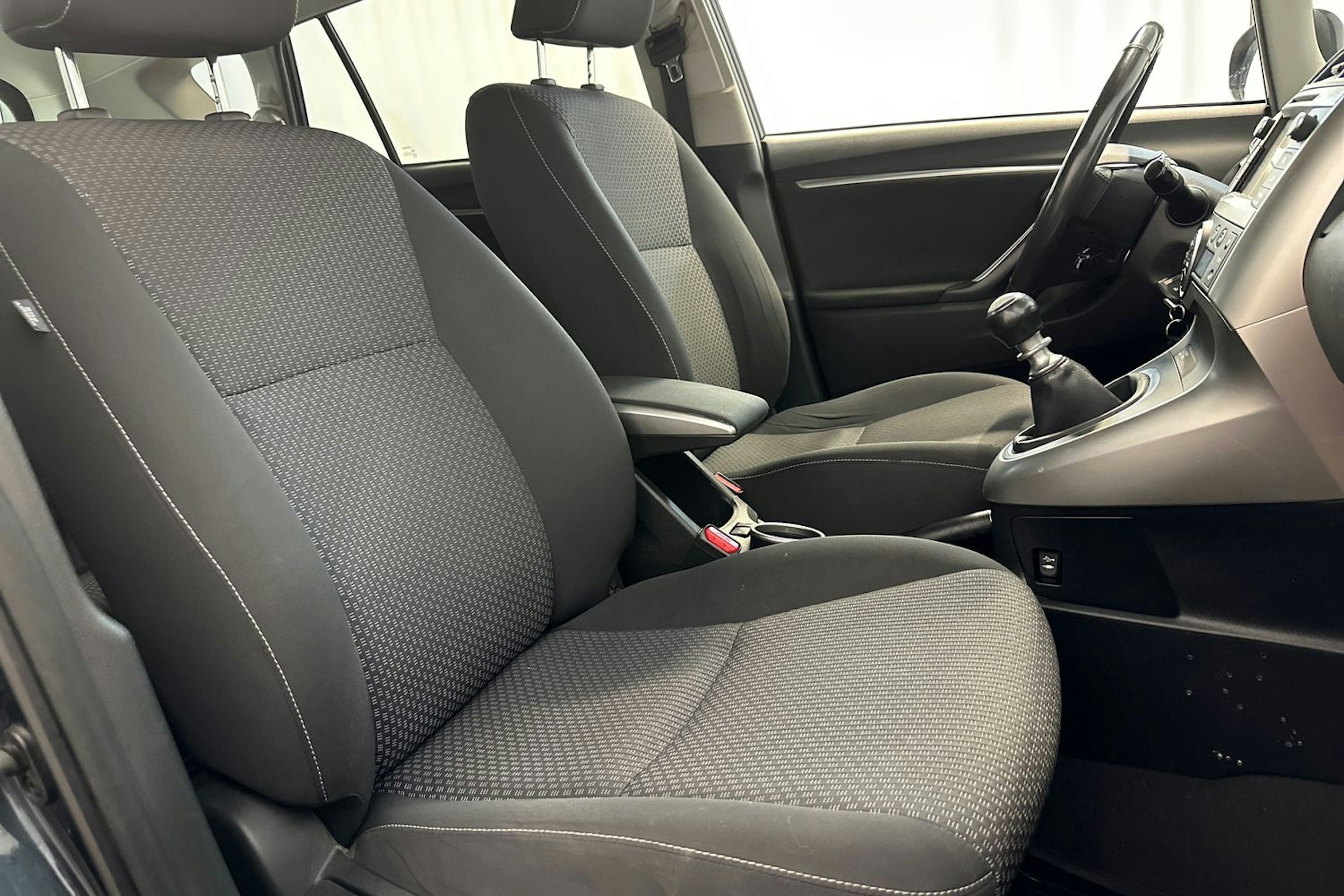 harmaa Toyota Verso 2013 kuva 24.