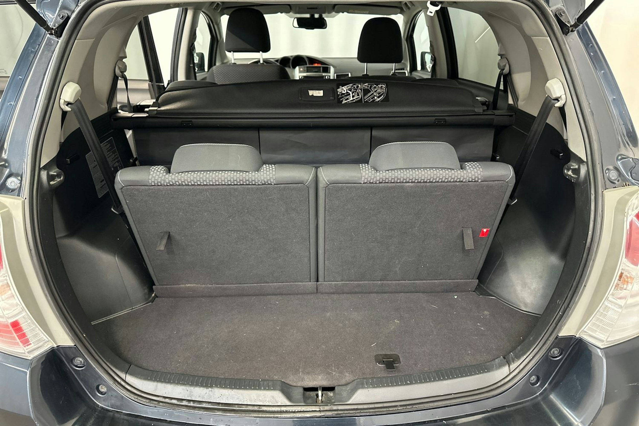 harmaa Toyota Verso 2013 kuva 28.