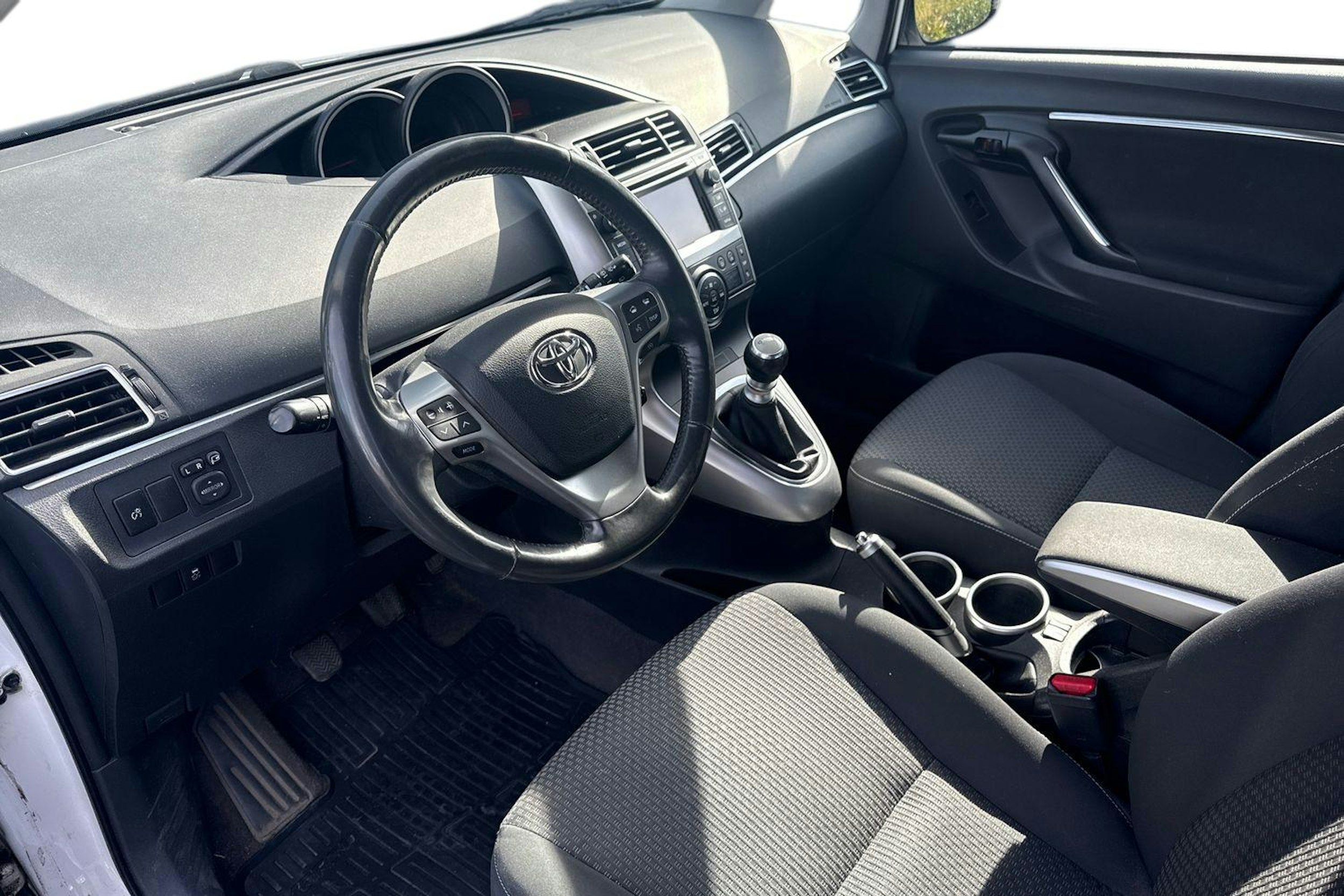 valkoinen Toyota Verso 2013 kuva 3.