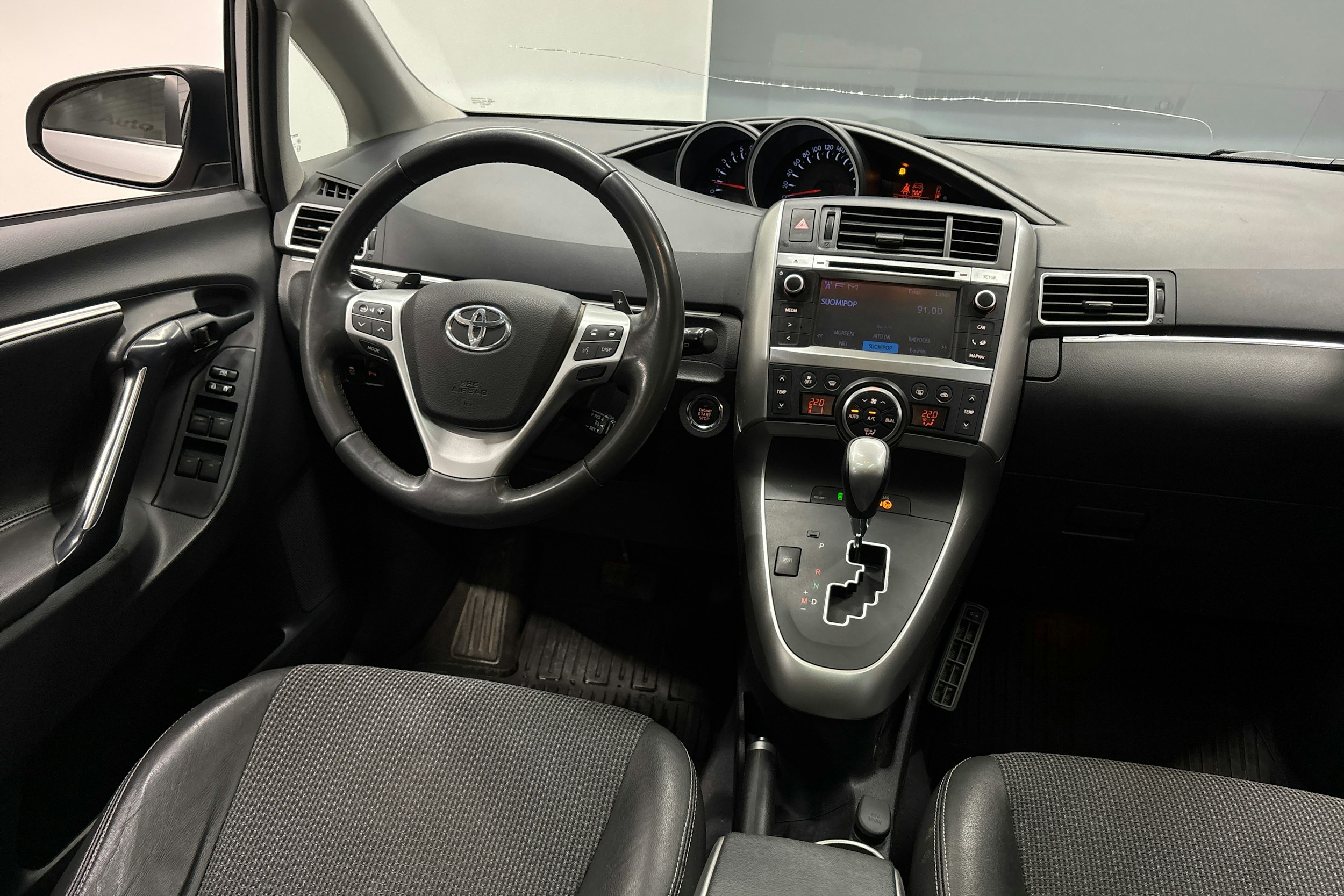 harmaa Toyota Verso 2013 kuva 11.