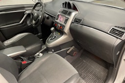harmaa Toyota Verso 2013 kuva 29.