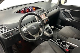 sininen Toyota Verso 2014 kuva 6.