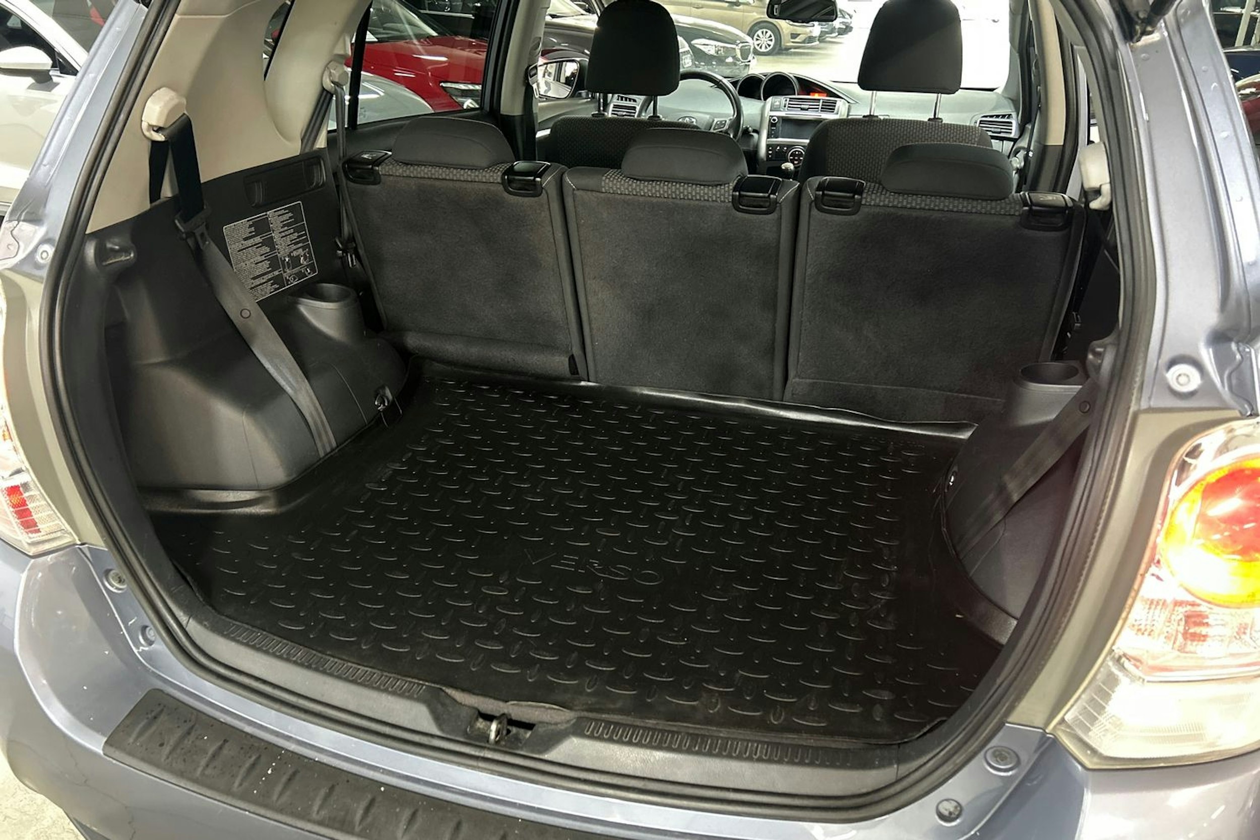 sininen Toyota Verso 2014 kuva 11.
