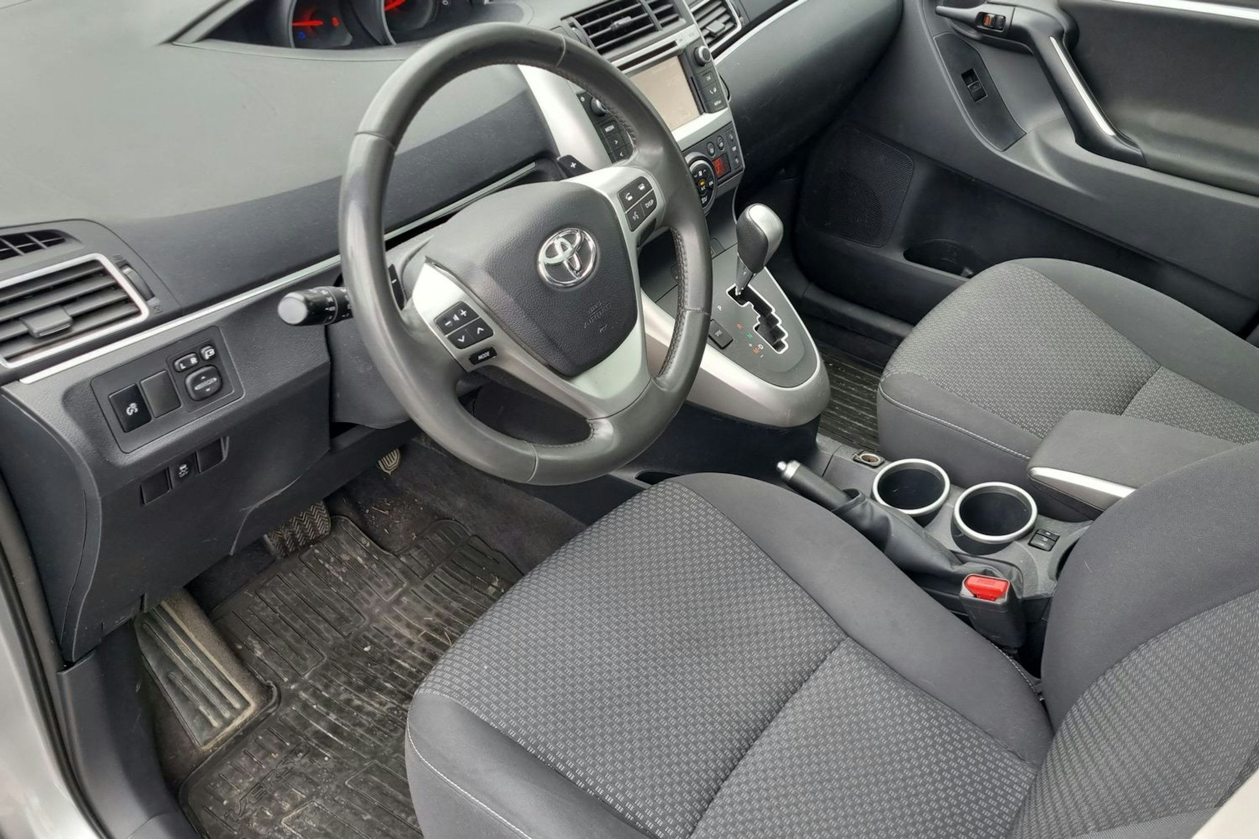 hopea Toyota Verso 2014 kuva 3.