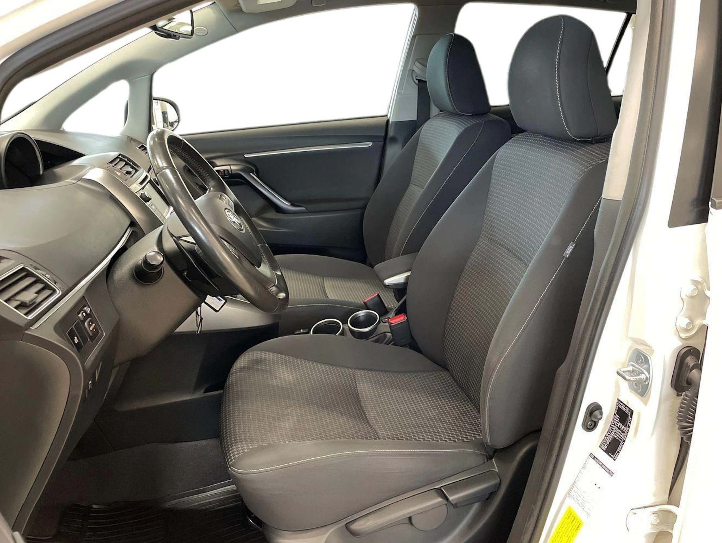 valkoinen Toyota Verso 2014 kuva 6.