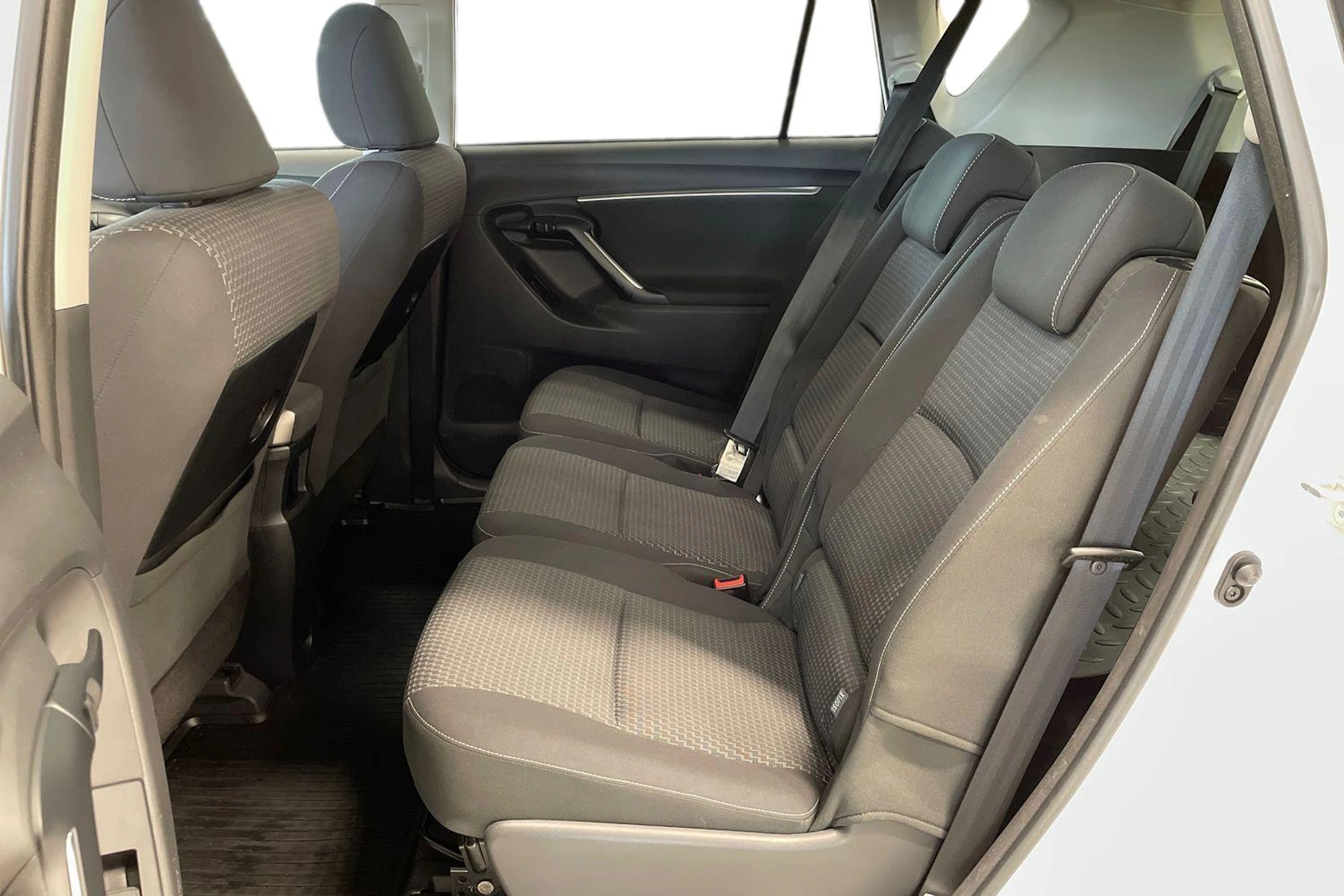 valkoinen Toyota Verso 2014 kuva 8.
