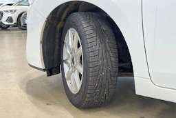 valkoinen Toyota Verso 2014 kuva 10.
