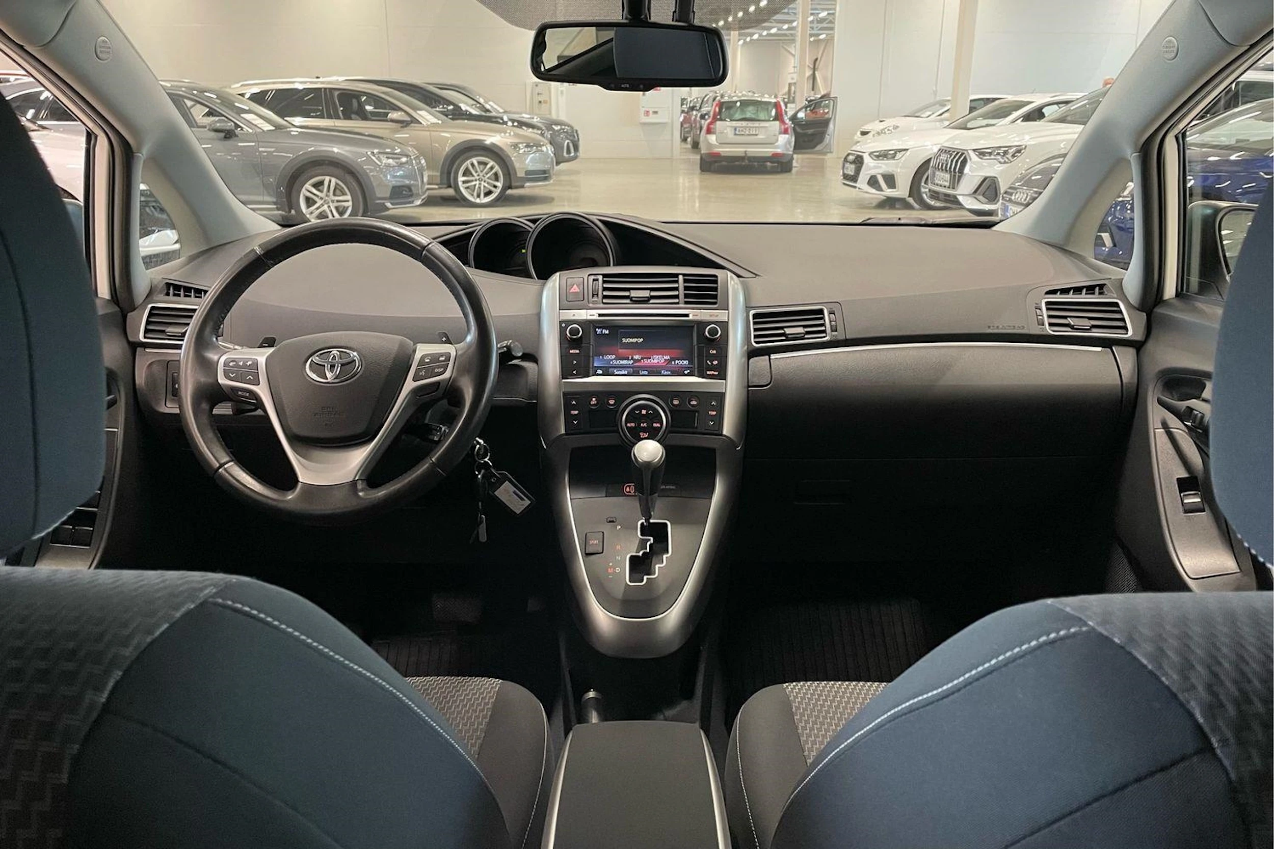 valkoinen Toyota Verso 2014 kuva 11.