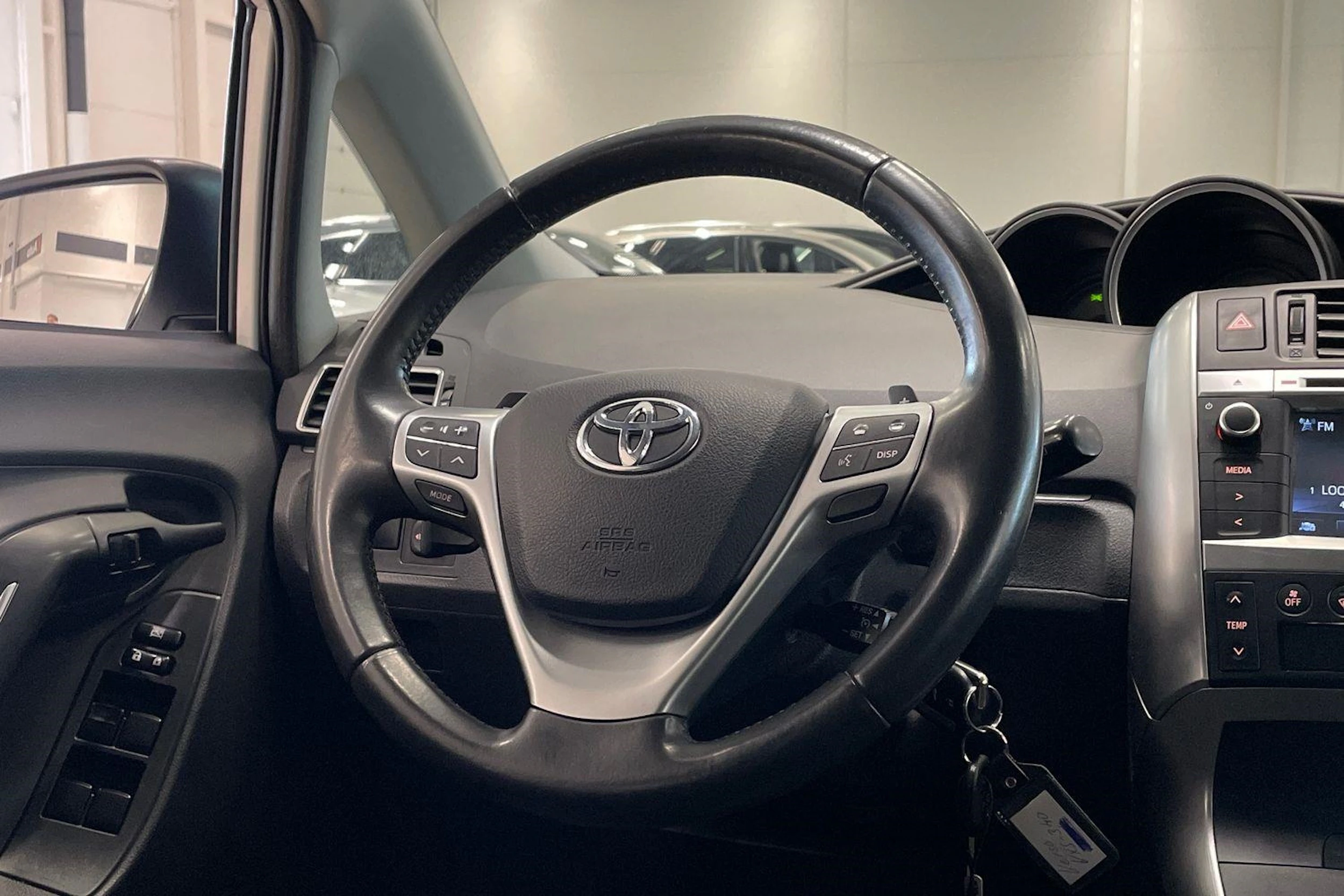 valkoinen Toyota Verso 2014 kuva 12.