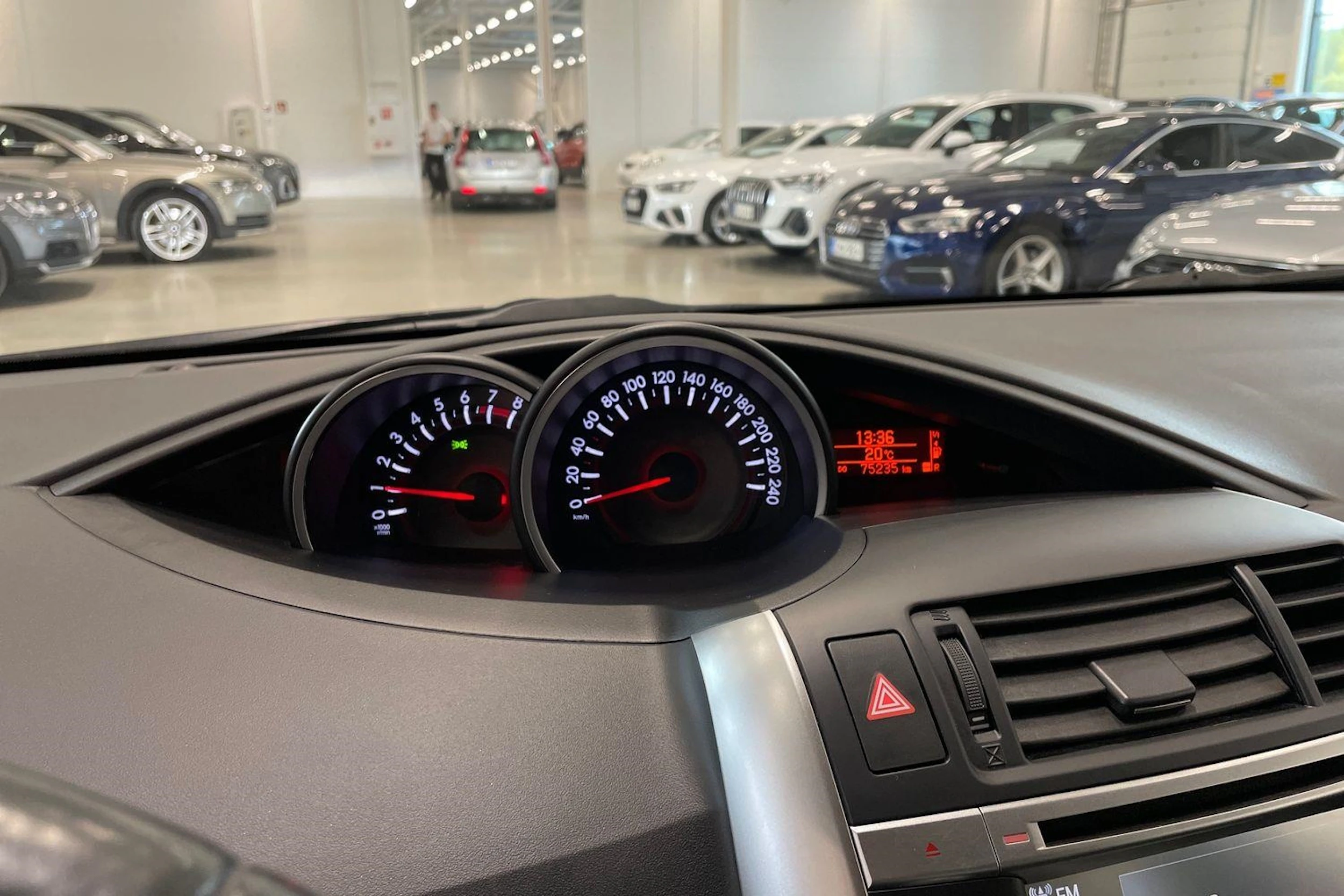 valkoinen Toyota Verso 2014 kuva 16.