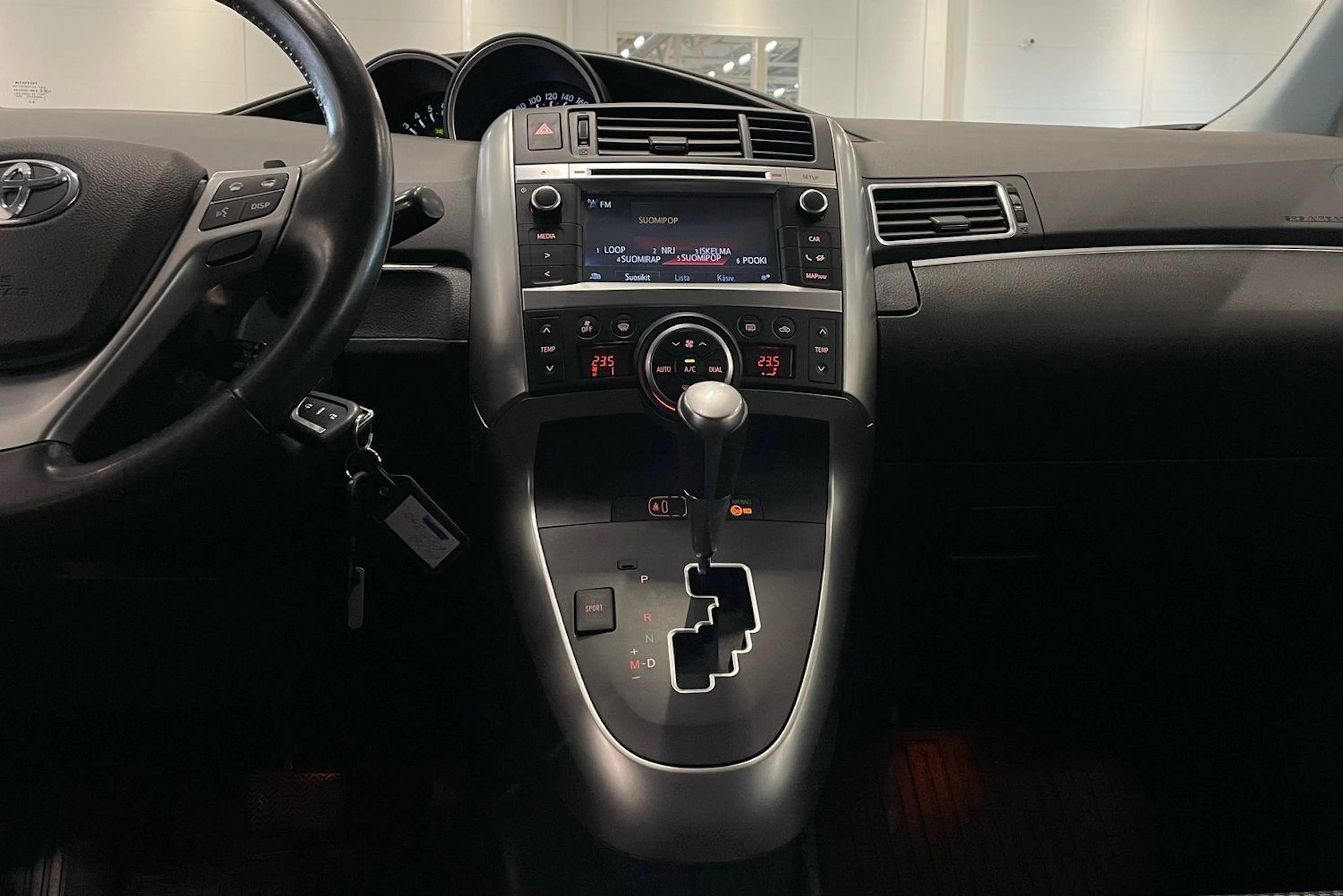 valkoinen Toyota Verso 2014 kuva 19.
