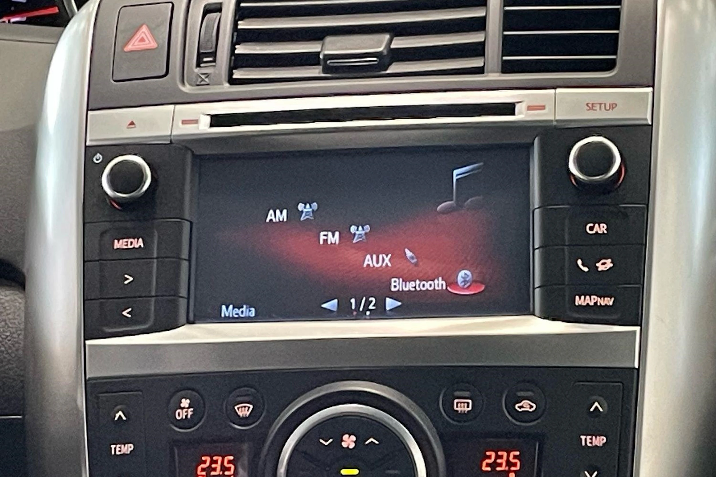 valkoinen Toyota Verso 2014 kuva 20.